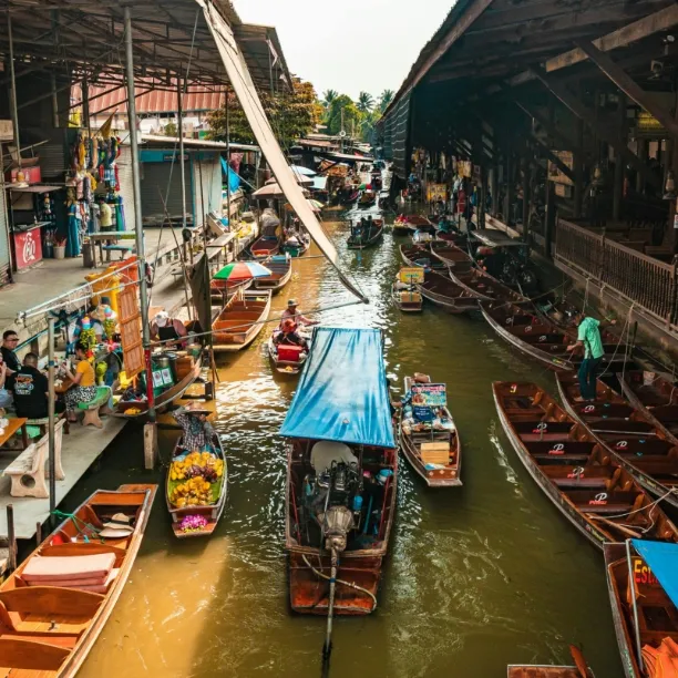 Damnoen Saduak Floating Market