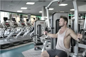Chest fly machine